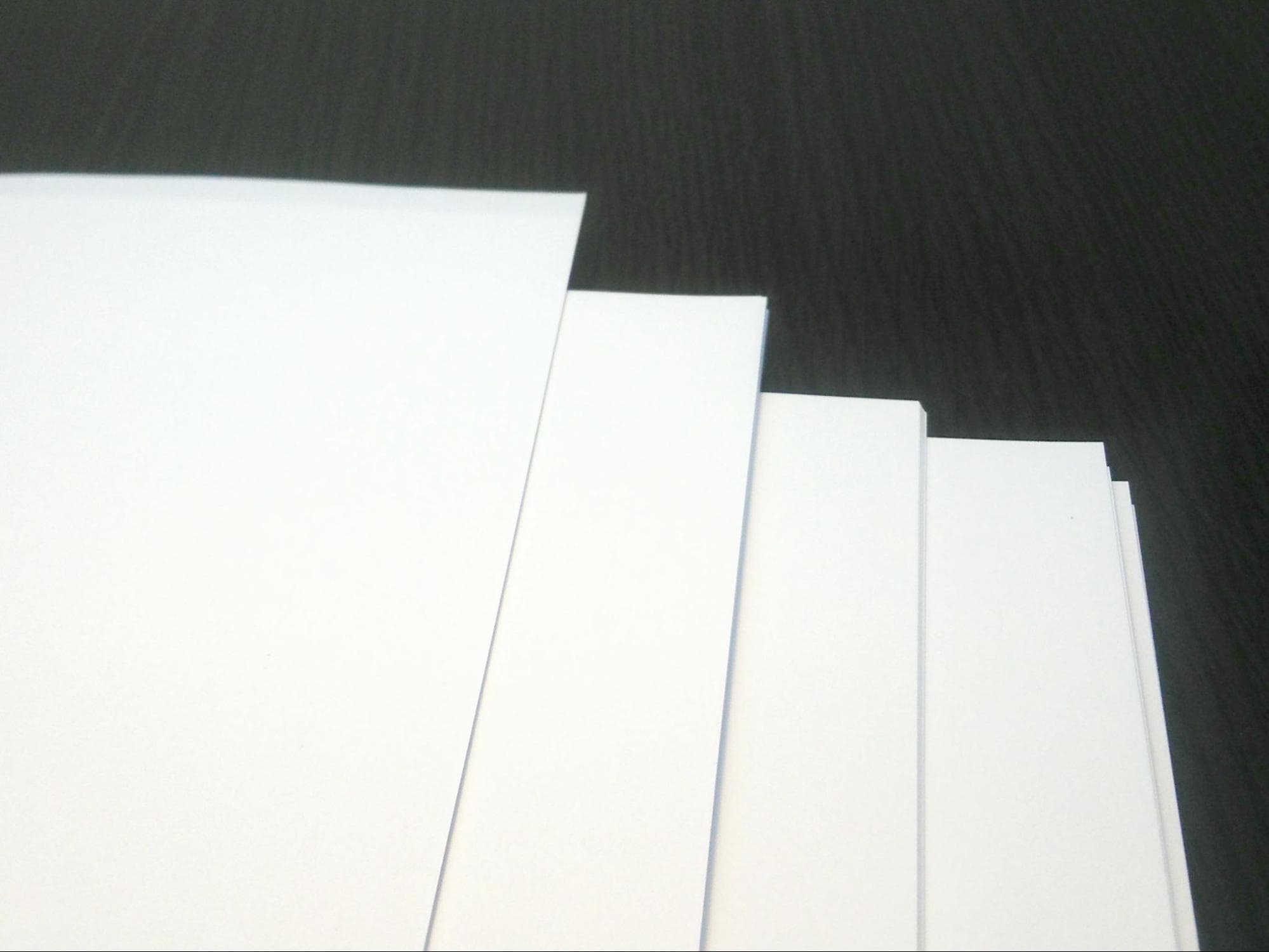 冊子印刷に使う用紙の厚さ（連量）の目安