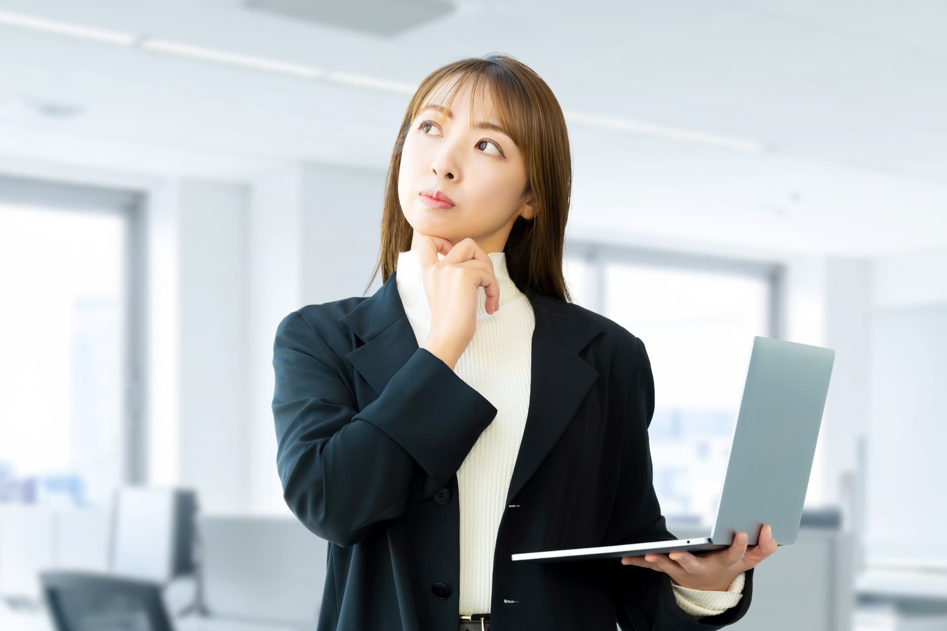 企業のチラシをネット印刷に依頼する場合の費用目安