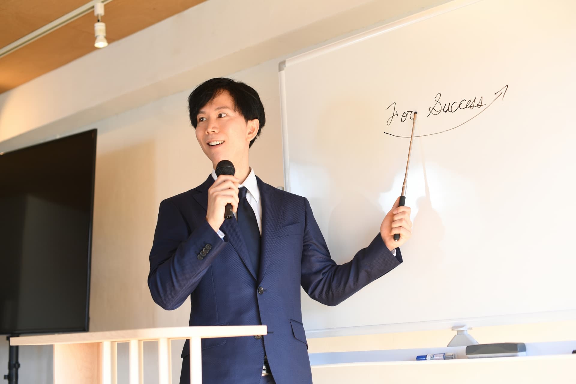 講演会やセミナーのチラシに盛り込むべき内容