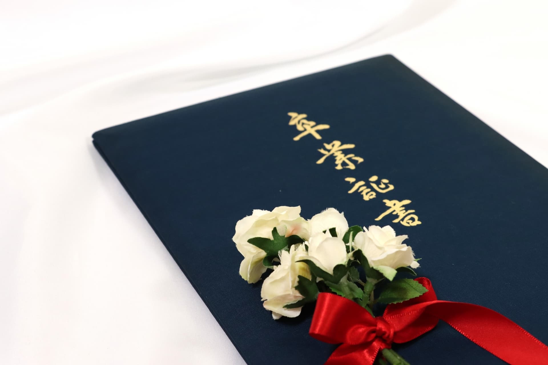 卒業証書は印刷と手書きのどちらがよい？依頼したい印刷会社の特徴についても解説
