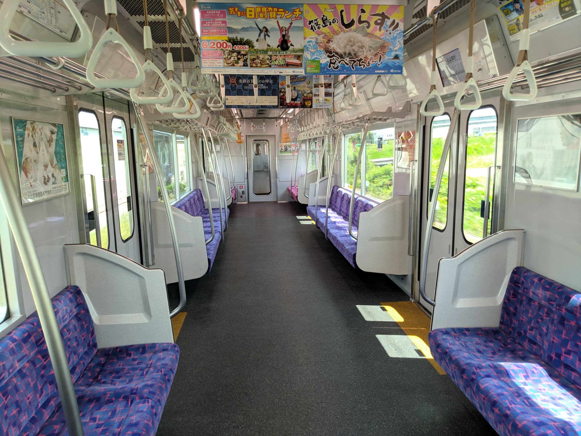 中吊りポスター